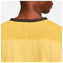 Nike - Dri-FIT Trail Solar Chase - Running Shirt 9 Nike - Dri-FIT Trail Solar Chase - Running Shirt -La Sportiva Store nike dri fit trail solar chase running shirt detail 5