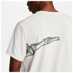 Nike - Dri-FIT UV Miler Run Division - Running Shirt 9 Nike - Dri-FIT UV Miler Run Division - Running Shirt -La Sportiva Store nike dri fit uv miler run division running shirt detail 5